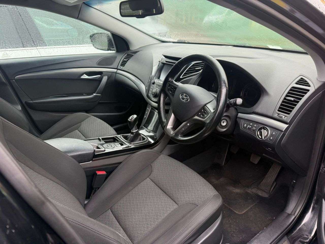 A 2016 HYUNDAI I40 1.7 CRDi Blue Drive SE Nav Saloon 4dr Diesel Manual Euro 6 (s/s) (115 ps) * A 2016 HYUNDAI I40 1.7 CRDi Blue Drive SE Nav Saloon 4dr Diesel Manual Euro 6 (s/s) (115 ps) *