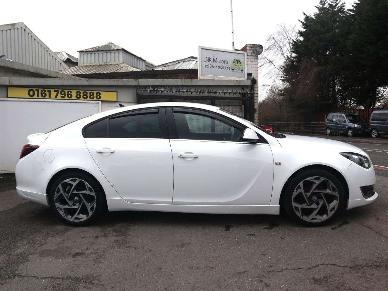A 2015 VAUXHALL INSIGNIA 1.6 CDTi SRi VX Line Nav Hatchback 5dr Diesel Manual Euro 6 (s/s) (136 ps) A 2015 VAUXHALL INSIGNIA 1.6 CDTi SRi VX Line Nav Hatchback 5dr Diesel Manual Euro 6 (s/s) (136 ps)