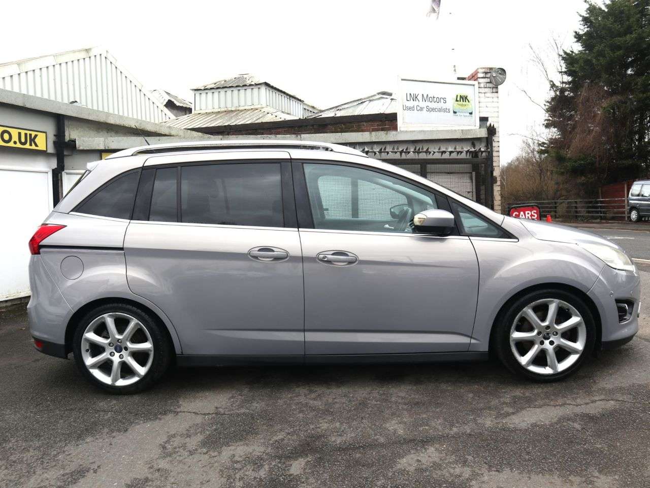 A 2011 FORD GRAND C-MAX 1.6T EcoBoost Titanium MPV 5dr Petrol Manual Euro 5 (150 ps) *2 YEAR WARRAN A 2011 FORD GRAND C-MAX 1.6T EcoBoost Titanium MPV 5dr Petrol Manual Euro 5 (150 ps) *2 YEAR WARRAN