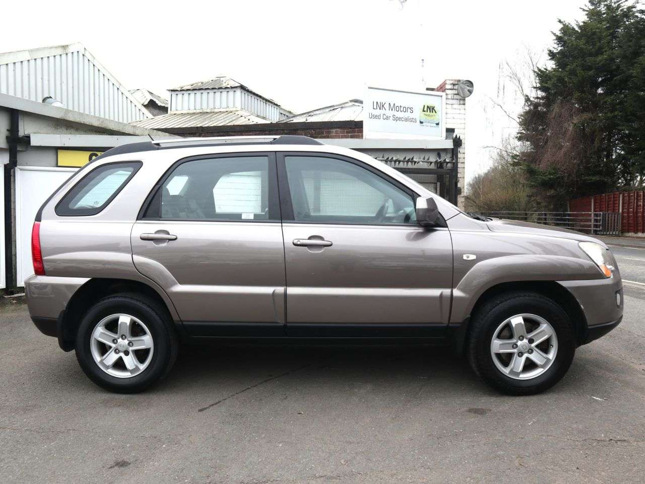 A 2009 KIA SPORTAGE 2.0 CRDi XE SUV 5dr Diesel Manual 4WD (187 g/km, 138 bhp) *2 YEAR WARRANTY A 2009 KIA SPORTAGE 2.0 CRDi XE SUV 5dr Diesel Manual 4WD (187 g/km, 138 bhp) *2 YEAR WARRANTY