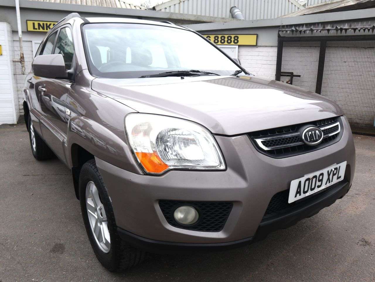 A 2009 KIA SPORTAGE 2.0 CRDi XE SUV 5dr Diesel Manual 4WD (187 g/km, 138 bhp) *2 YEAR WARRANTY A 2009 KIA SPORTAGE 2.0 CRDi XE SUV 5dr Diesel Manual 4WD (187 g/km, 138 bhp) *2 YEAR WARRANTY