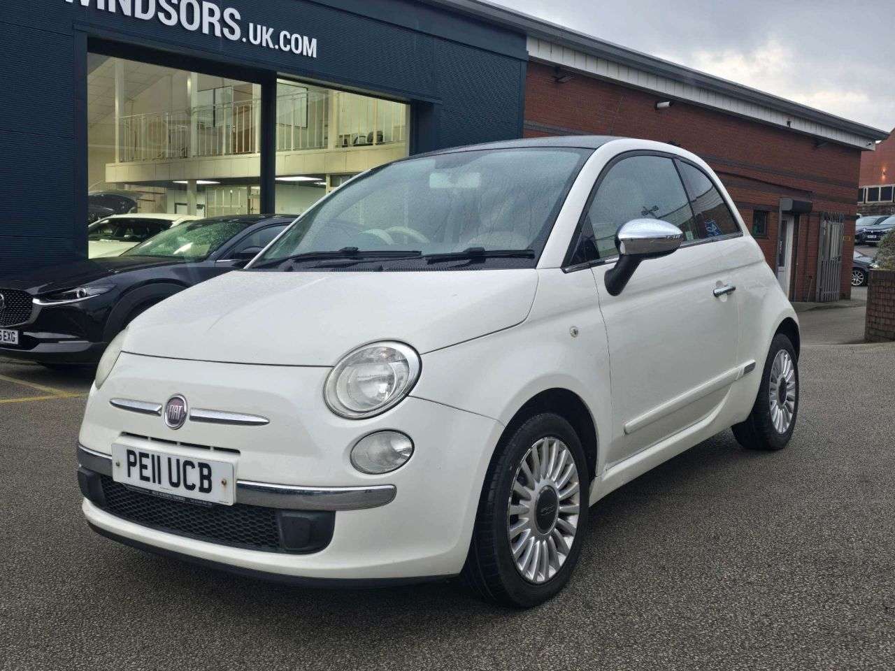 A 2011 FIAT 500 1.2 Lounge Hatchback 3dr Petrol Manual Euro 5 (s/s) (69 bhp) *2 YEAR WARRAN A 2011 FIAT 500 1.2 Lounge Hatchback 3dr Petrol Manual Euro 5 (s/s) (69 bhp) *2 YEAR WARRAN