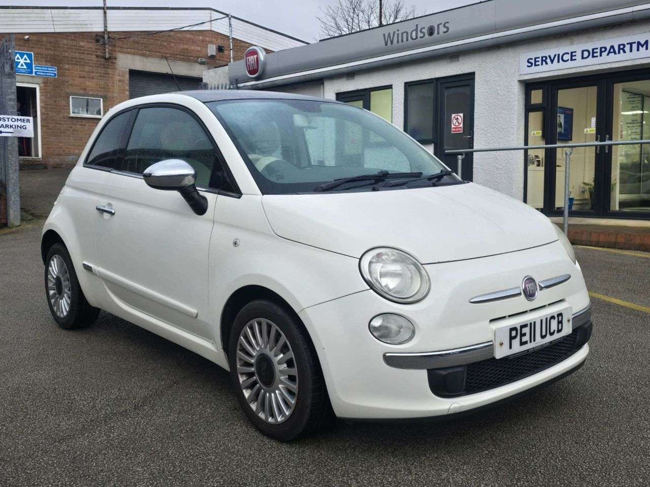A 2011 FIAT 500 1.2 Lounge Hatchback 3dr Petrol Manual Euro 5 (s/s) (69 bhp) *2 YEAR WARRAN A 2011 FIAT 500 1.2 Lounge Hatchback 3dr Petrol Manual Euro 5 (s/s) (69 bhp) *2 YEAR WARRAN