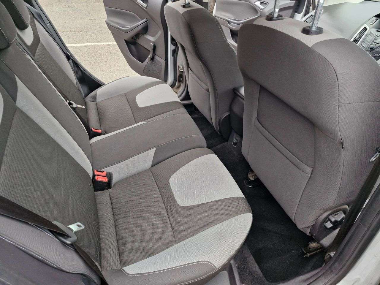 A 2012 FORD FOCUS 1.6 TDCi Zetec Hatchback 5dr Diesel Manual Euro 5 (s/s) (115 ps) *2 YEAR WA A 2012 FORD FOCUS 1.6 TDCi Zetec Hatchback 5dr Diesel Manual Euro 5 (s/s) (115 ps) *2 YEAR WA