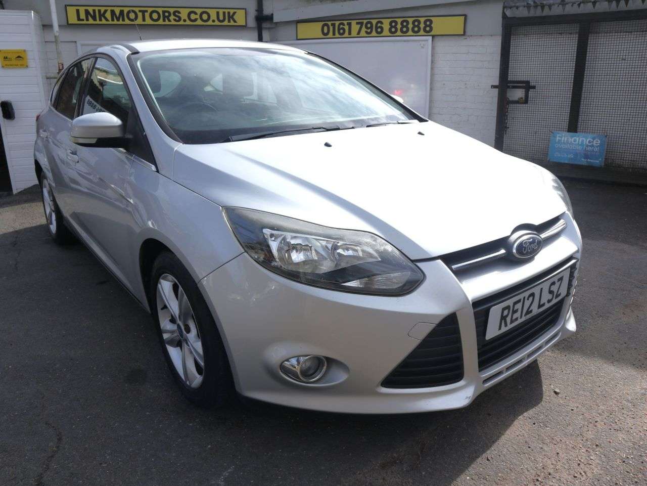 A 2012 FORD FOCUS 1.6 TDCi Zetec Hatchback 5dr Diesel Manual Euro 5 (s/s) (115 ps) *2 YEAR WA A 2012 FORD FOCUS 1.6 TDCi Zetec Hatchback 5dr Diesel Manual Euro 5 (s/s) (115 ps) *2 YEAR WA