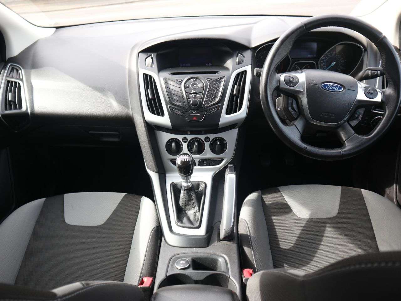 A 2012 FORD FOCUS 1.6 TDCi Zetec Hatchback 5dr Diesel Manual Euro 5 (s/s) (115 ps) *2 YEAR WA A 2012 FORD FOCUS 1.6 TDCi Zetec Hatchback 5dr Diesel Manual Euro 5 (s/s) (115 ps) *2 YEAR WA