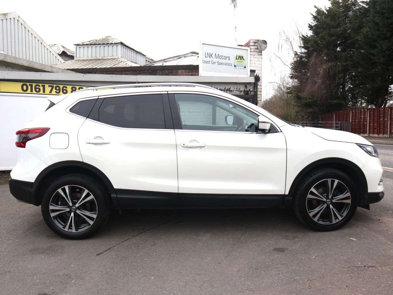 A 2018 NISSAN QASHQAI 1.5 dCi N-Connecta SUV 5dr Diesel Manual Euro 6 (s/s) (110 ps) *2 YEAR WARR A 2018 NISSAN QASHQAI 1.5 dCi N-Connecta SUV 5dr Diesel Manual Euro 6 (s/s) (110 ps) *2 YEAR WARR