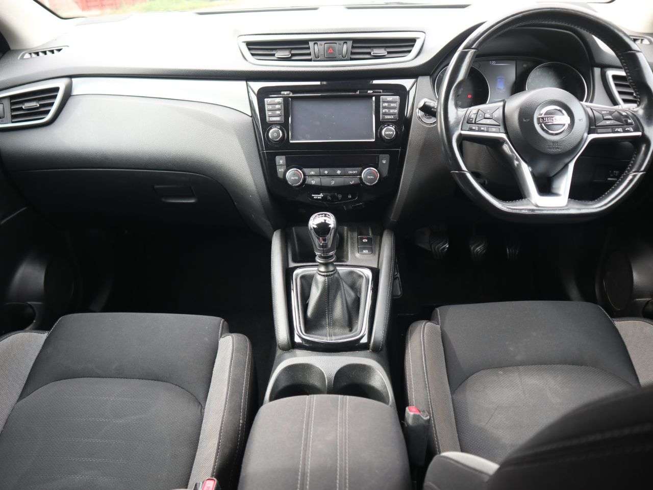 A 2018 NISSAN QASHQAI 1.5 dCi N-Connecta SUV 5dr Diesel Manual Euro 6 (s/s) (110 ps) *2 YEAR WARR A 2018 NISSAN QASHQAI 1.5 dCi N-Connecta SUV 5dr Diesel Manual Euro 6 (s/s) (110 ps) *2 YEAR WARR