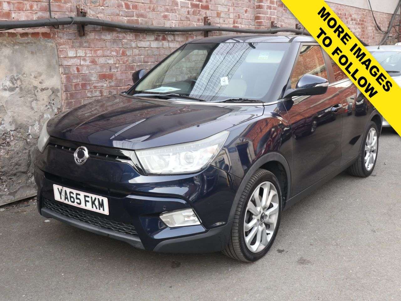 A 2016 SSANGYONG TIVOLI 1.6 e-XDi ELX SUV 5dr Diesel Manual Euro 6 (115 ps) *2 YEAR WARRANTY £99 + A 2016 SSANGYONG TIVOLI 1.6 e-XDi ELX SUV 5dr Diesel Manual Euro 6 (115 ps) *2 YEAR WARRANTY £99 +
