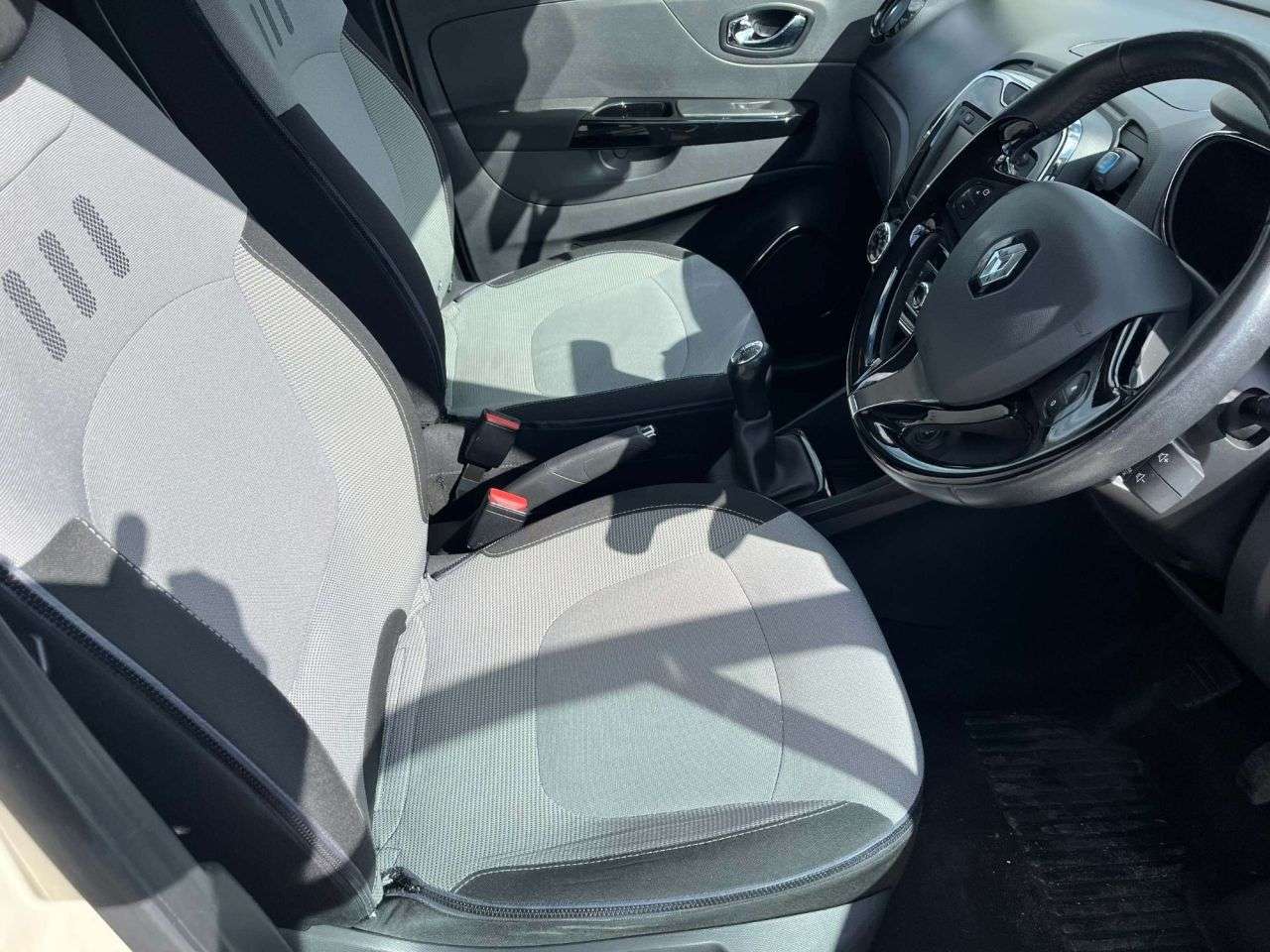 A 2014 RENAULT CAPTUR 1.5 dCi ENERGY Dynamique S MediaNav SUV 5dr Diesel Manual Euro 5 (s/s) (90 A 2014 RENAULT CAPTUR 1.5 dCi ENERGY Dynamique S MediaNav SUV 5dr Diesel Manual Euro 5 (s/s) (90