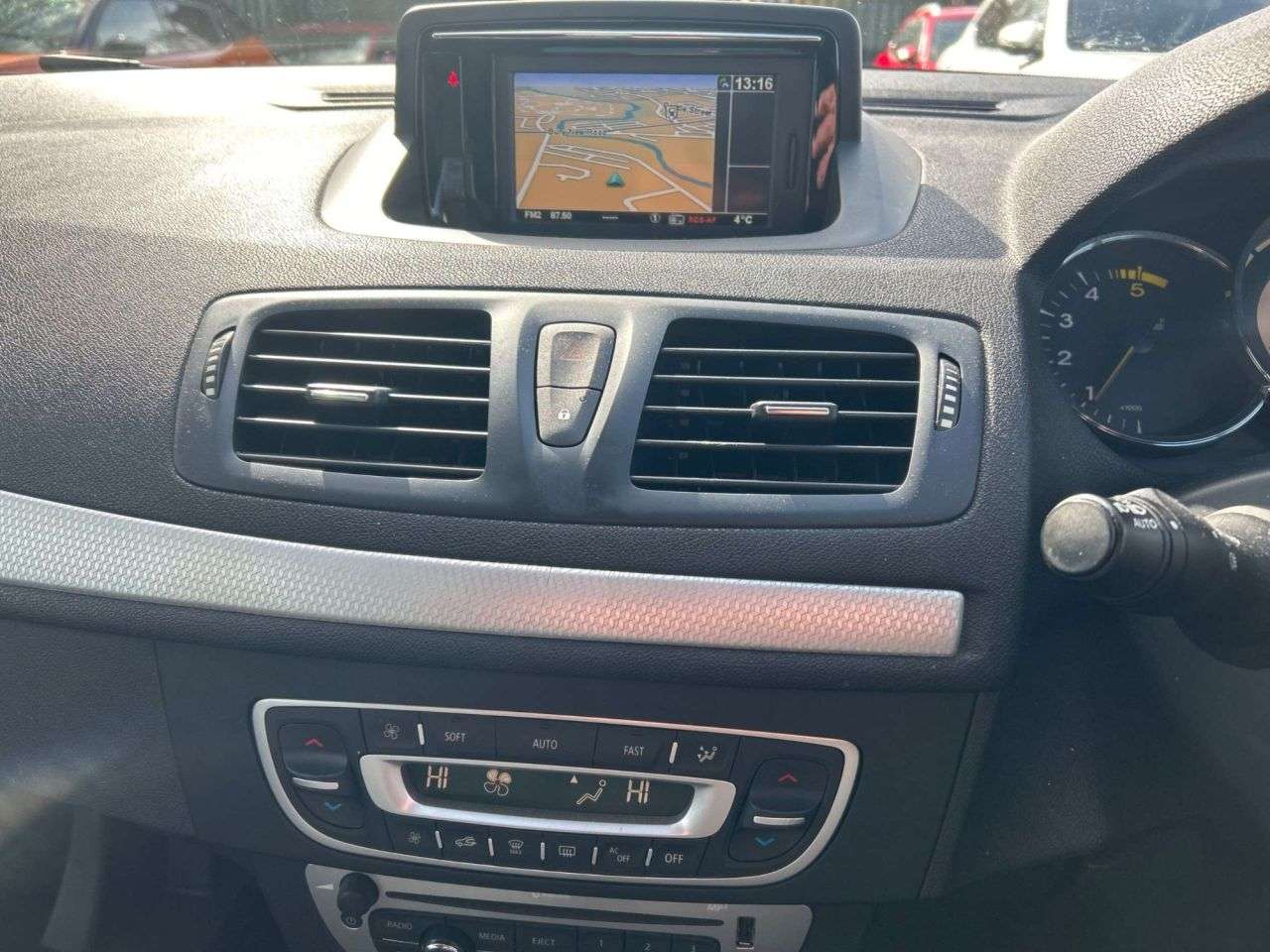 A 2014 RENAULT MEGANE 1.5 dCi ENERGY Dynamique TomTom Hatchback 5dr Diesel Manual Euro 5 (s/s) (1 A 2014 RENAULT MEGANE 1.5 dCi ENERGY Dynamique TomTom Hatchback 5dr Diesel Manual Euro 5 (s/s) (1