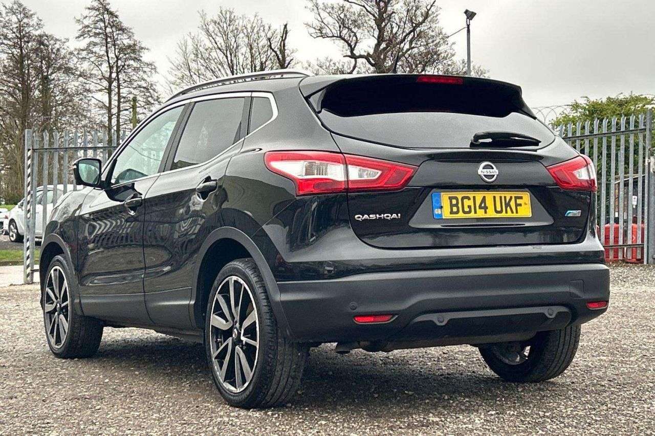 A 2014 NISSAN QASHQAI 1.5 dCi Tekna SUV 5dr Diesel Manual 2WD Euro 5 (s/s) (110 ps) *2 YEAR WARRA A 2014 NISSAN QASHQAI 1.5 dCi Tekna SUV 5dr Diesel Manual 2WD Euro 5 (s/s) (110 ps) *2 YEAR WARRA