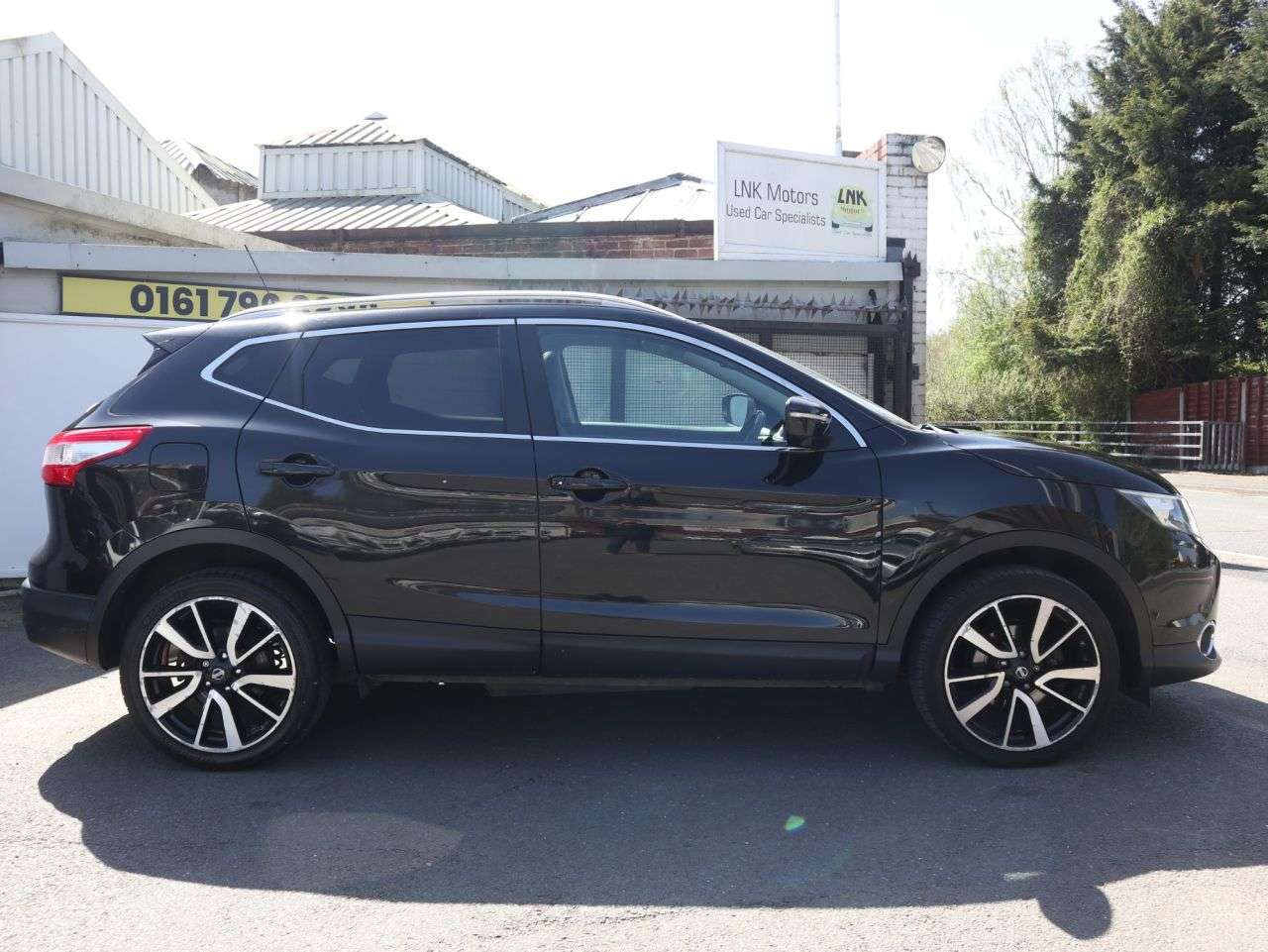 A 2014 NISSAN QASHQAI 1.5 dCi Tekna SUV 5dr Diesel Manual 2WD Euro 5 (s/s) (110 ps) *2 YEAR WARRA A 2014 NISSAN QASHQAI 1.5 dCi Tekna SUV 5dr Diesel Manual 2WD Euro 5 (s/s) (110 ps) *2 YEAR WARRA