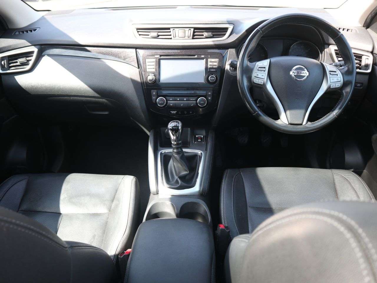 A 2014 NISSAN QASHQAI 1.5 dCi Tekna SUV 5dr Diesel Manual 2WD Euro 5 (s/s) (110 ps) *2 YEAR WARRA A 2014 NISSAN QASHQAI 1.5 dCi Tekna SUV 5dr Diesel Manual 2WD Euro 5 (s/s) (110 ps) *2 YEAR WARRA