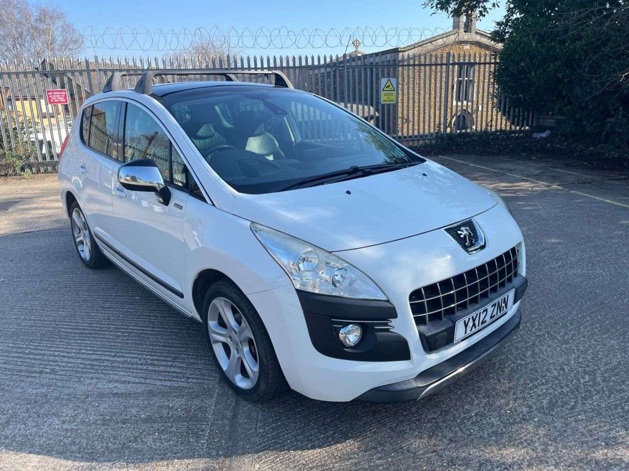 A 2012 PEUGEOT 3008 1.6 HDi Sportium SUV 5dr Diesel Manual Euro 5 (112 ps) *2 YEAR WARRANTY £99 A 2012 PEUGEOT 3008 1.6 HDi Sportium SUV 5dr Diesel Manual Euro 5 (112 ps) *2 YEAR WARRANTY £99