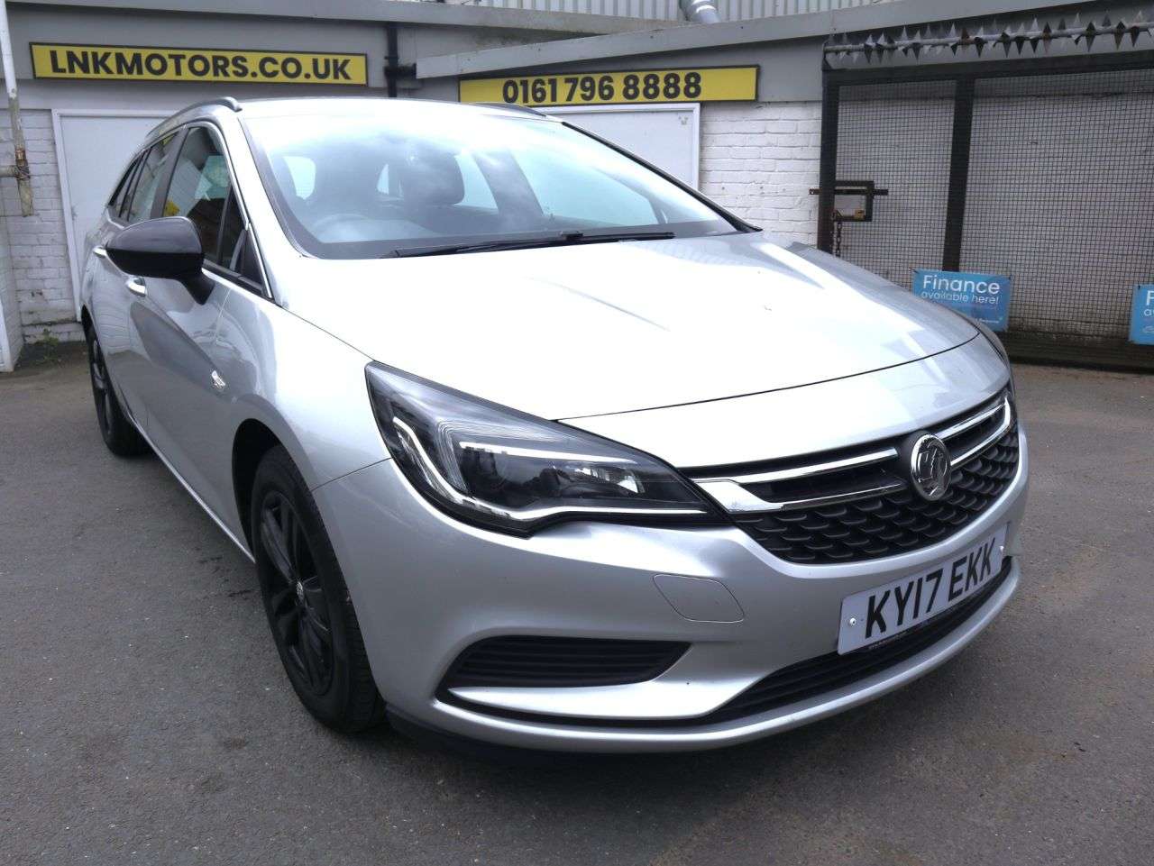 A 2017 VAUXHALL ASTRA 1.6 CDTi ecoFLEX Tech Line Sports Tourer 5dr Diesel Manual Euro 6 (s/s) (11 A 2017 VAUXHALL ASTRA 1.6 CDTi ecoFLEX Tech Line Sports Tourer 5dr Diesel Manual Euro 6 (s/s) (11