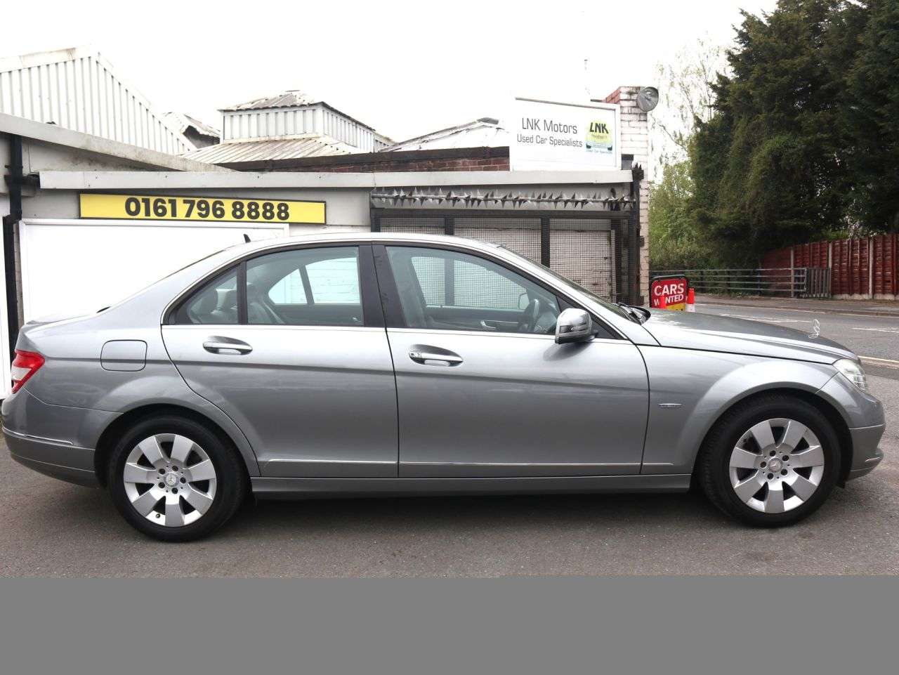 A 2009 MERCEDES-BENZ C-CLASS 2.1 C220 CDI BlueEfficiency Elegance Saloon 4dr Diesel Auto Euro 5 (170 ps) A 2009 MERCEDES-BENZ C-CLASS 2.1 C220 CDI BlueEfficiency Elegance Saloon 4dr Diesel Auto Euro 5 (170 ps)