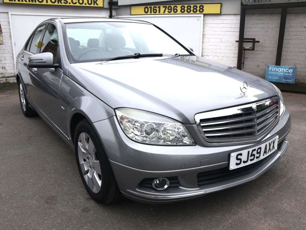 A 2009 MERCEDES-BENZ C-CLASS 2.1 C220 CDI BlueEfficiency Elegance Saloon 4dr Diesel Auto Euro 5 (170 ps) A 2009 MERCEDES-BENZ C-CLASS 2.1 C220 CDI BlueEfficiency Elegance Saloon 4dr Diesel Auto Euro 5 (170 ps)