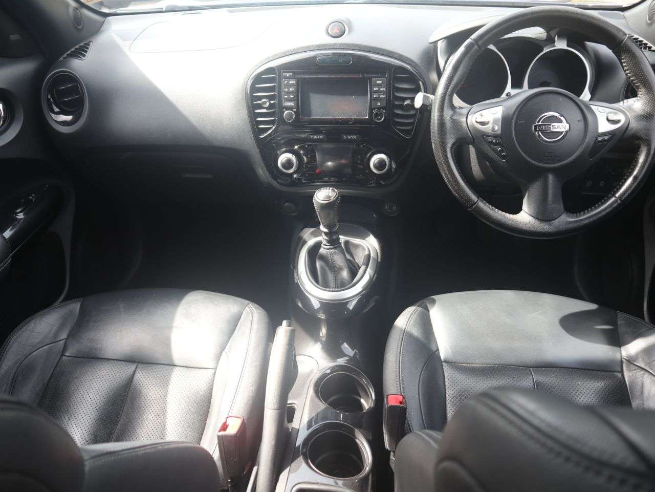 A 2015 NISSAN JUKE 1.5 dCi Tekna SUV 5dr Diesel Manual Euro 6 (s/s) (110 ps) *2 YEAR WTY FROM A 2015 NISSAN JUKE 1.5 dCi Tekna SUV 5dr Diesel Manual Euro 6 (s/s) (110 ps) *2 YEAR WTY FROM