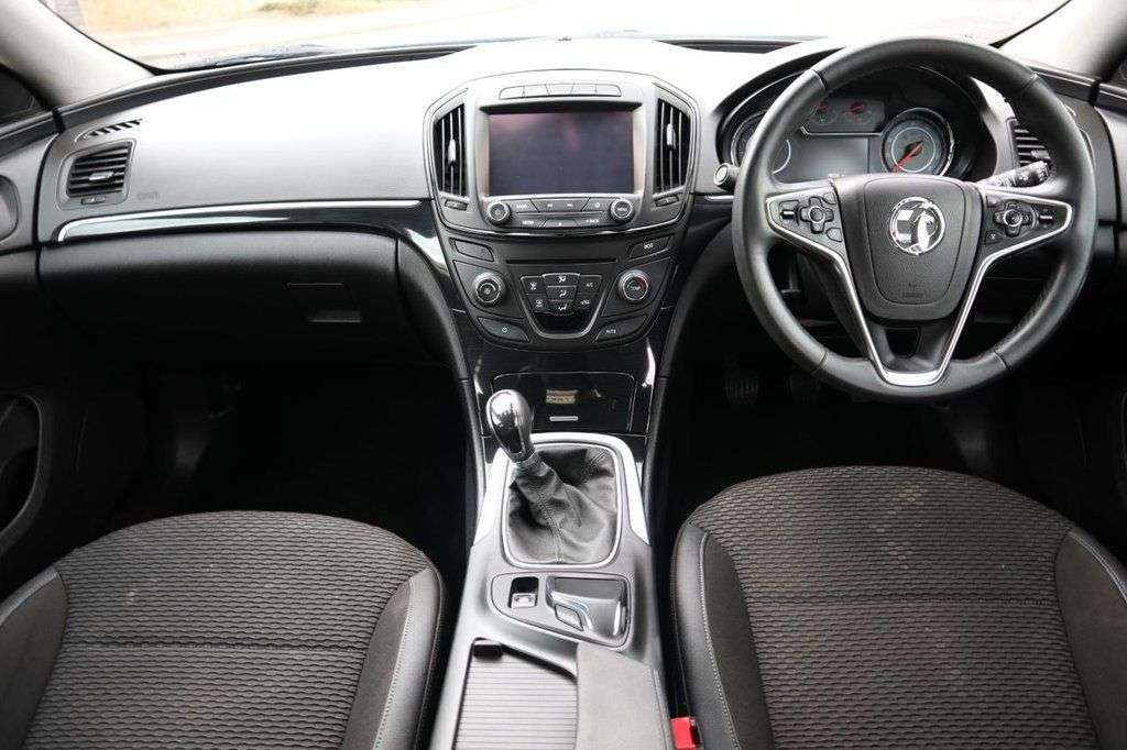 A 2015 VAUXHALL INSIGNIA 2.0 CDTi ecoFLEX Tech Line Hatchback 5dr Diesel Manual Euro 5 (s/s) (140 ps A 2015 VAUXHALL INSIGNIA 2.0 CDTi ecoFLEX Tech Line Hatchback 5dr Diesel Manual Euro 5 (s/s) (140 ps