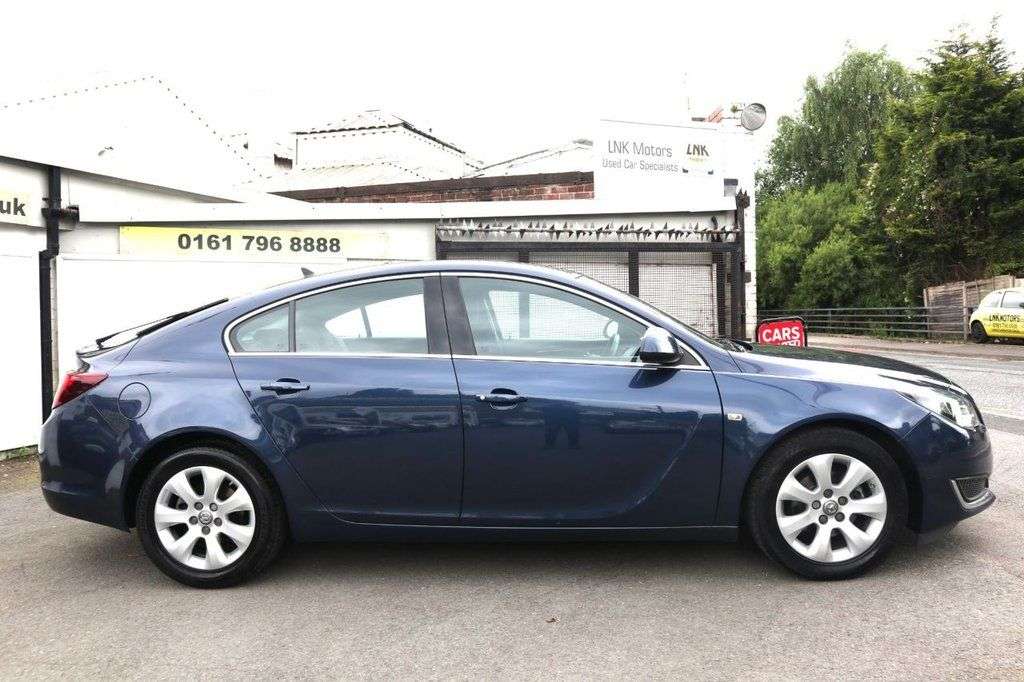 A 2015 VAUXHALL INSIGNIA 2.0 CDTi ecoFLEX Tech Line Hatchback 5dr Diesel Manual Euro 5 (s/s) (140 ps A 2015 VAUXHALL INSIGNIA 2.0 CDTi ecoFLEX Tech Line Hatchback 5dr Diesel Manual Euro 5 (s/s) (140 ps