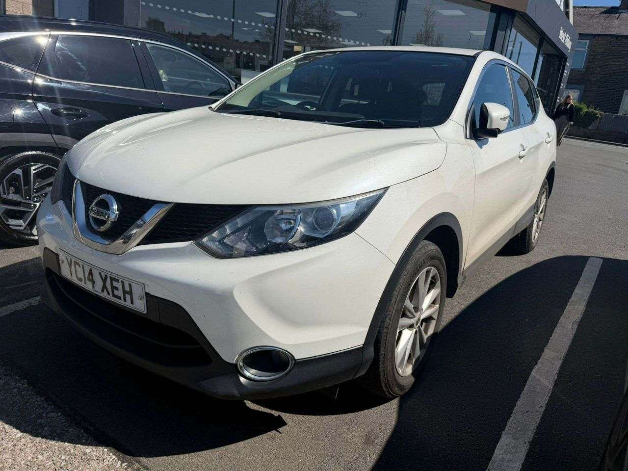 A 2014 NISSAN QASHQAI 1.5 dCi Acenta SUV 5dr Diesel Manual 2WD Euro 5 (s/s) (110 ps) *2 YEAR WTY A 2014 NISSAN QASHQAI 1.5 dCi Acenta SUV 5dr Diesel Manual 2WD Euro 5 (s/s) (110 ps) *2 YEAR WTY