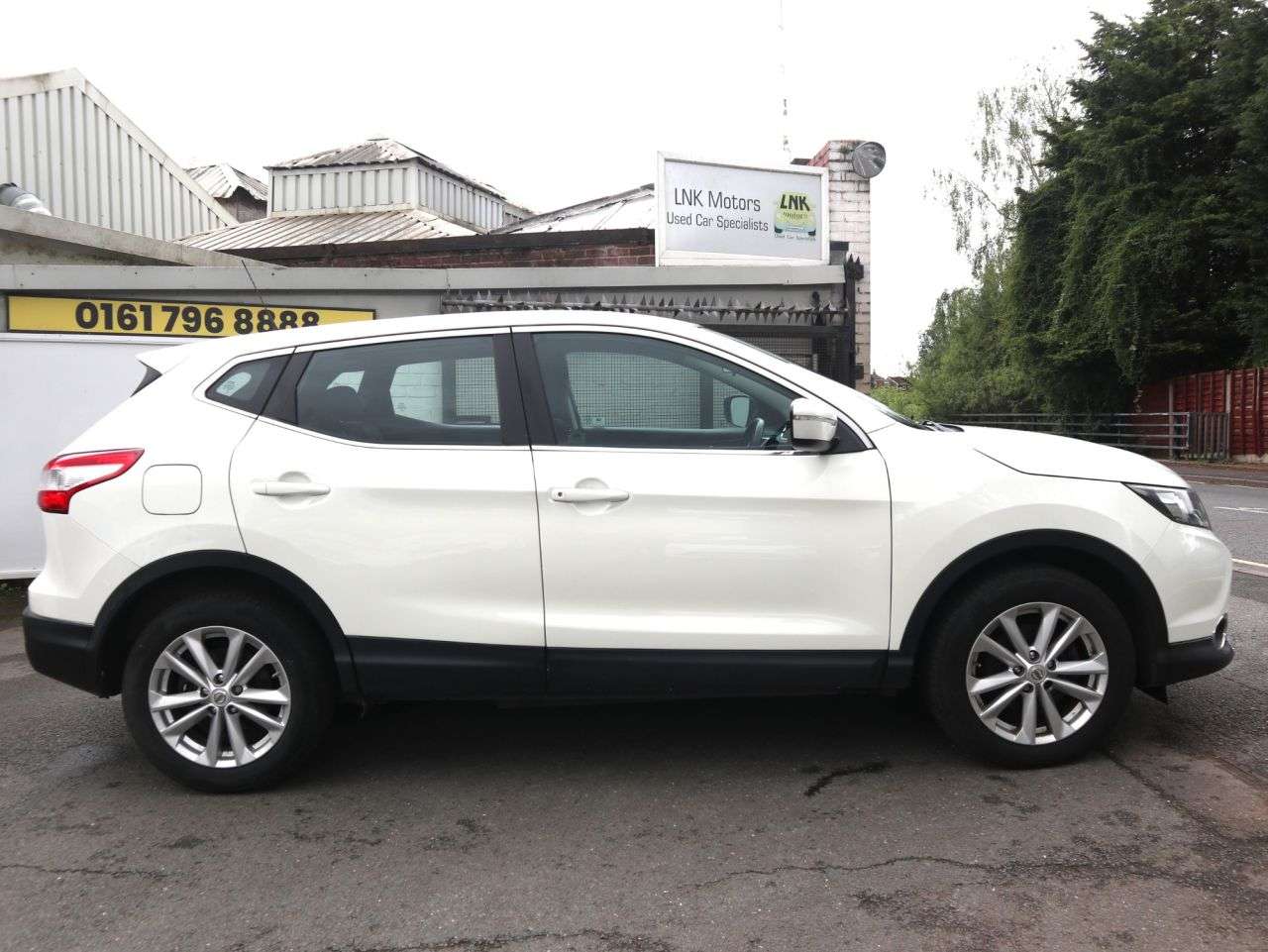 A 2014 NISSAN QASHQAI 1.5 dCi Acenta SUV 5dr Diesel Manual 2WD Euro 5 (s/s) (110 ps) *2 YEAR WTY A 2014 NISSAN QASHQAI 1.5 dCi Acenta SUV 5dr Diesel Manual 2WD Euro 5 (s/s) (110 ps) *2 YEAR WTY