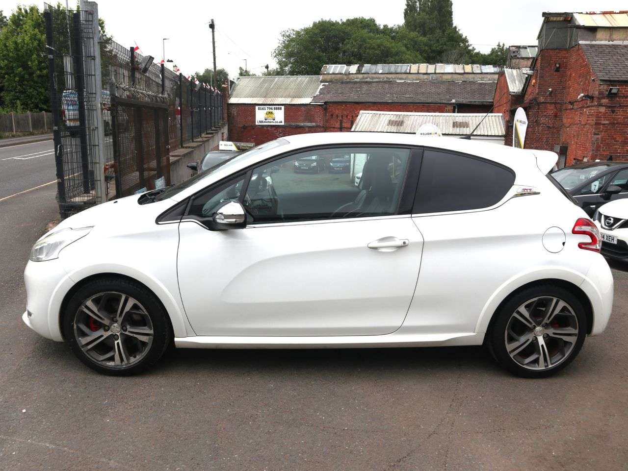 2015 PEUGEOT 208 2015 PEUGEOT 208