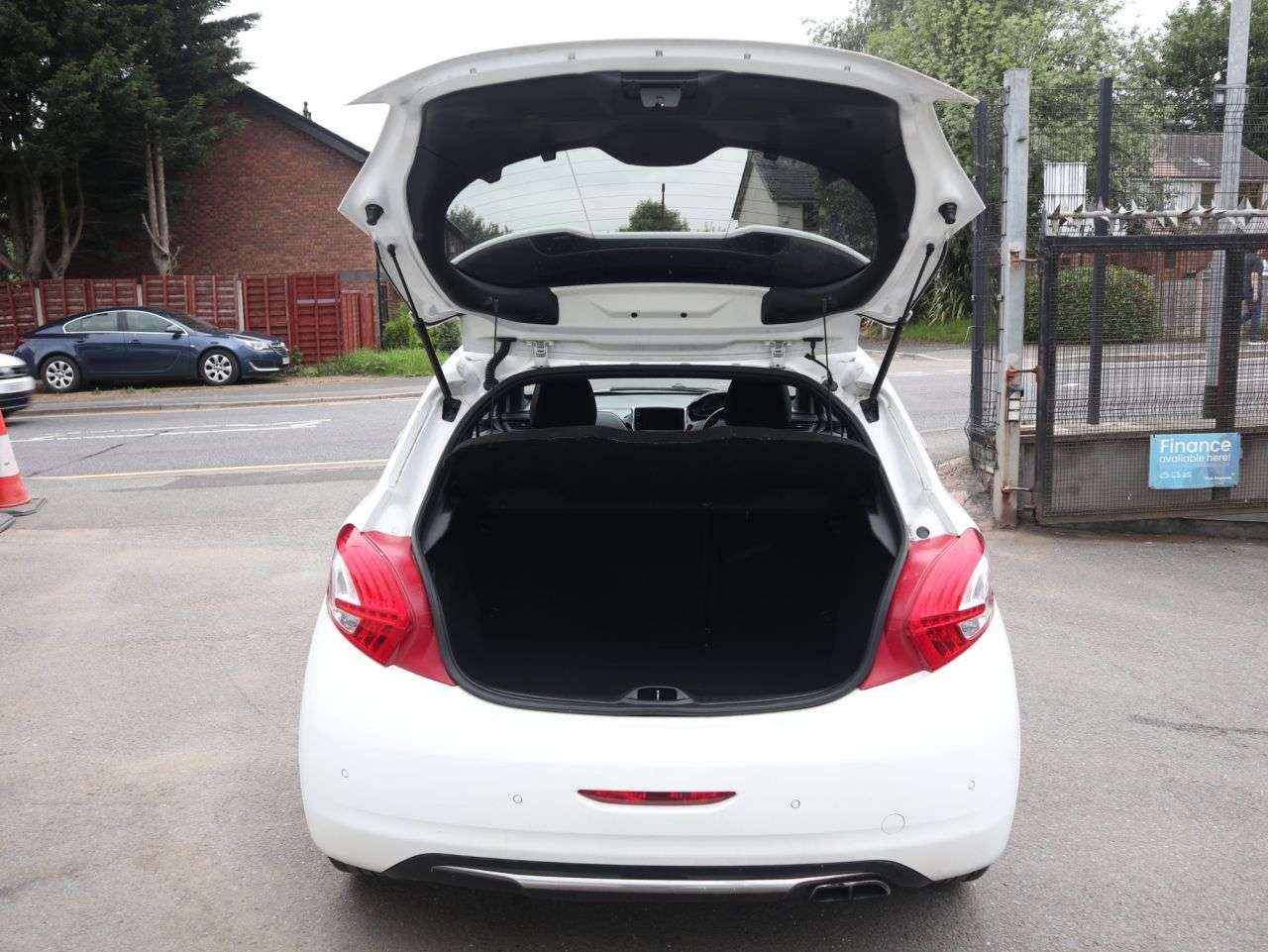 2015 PEUGEOT 208 2015 PEUGEOT 208