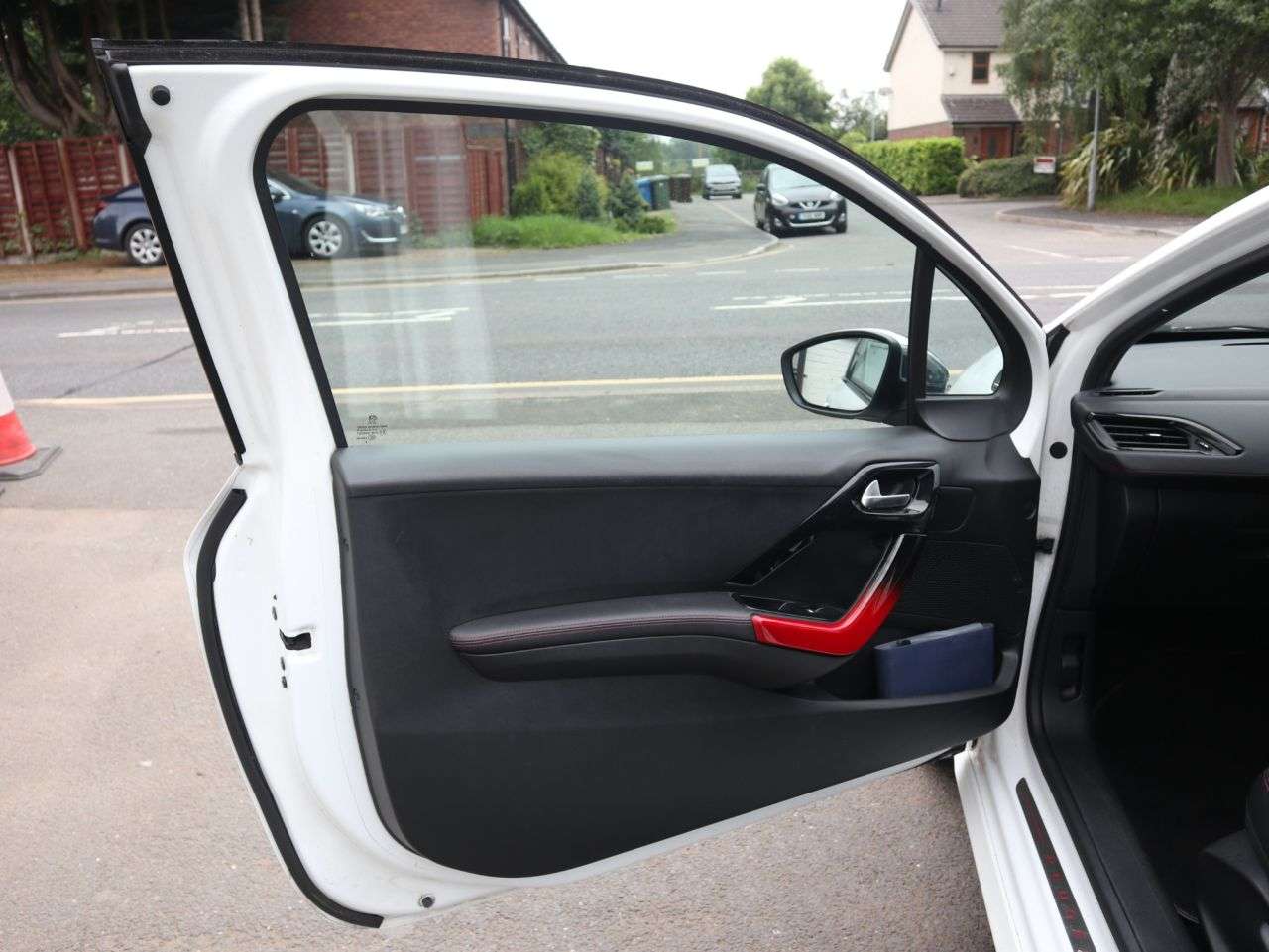 2015 PEUGEOT 208 2015 PEUGEOT 208