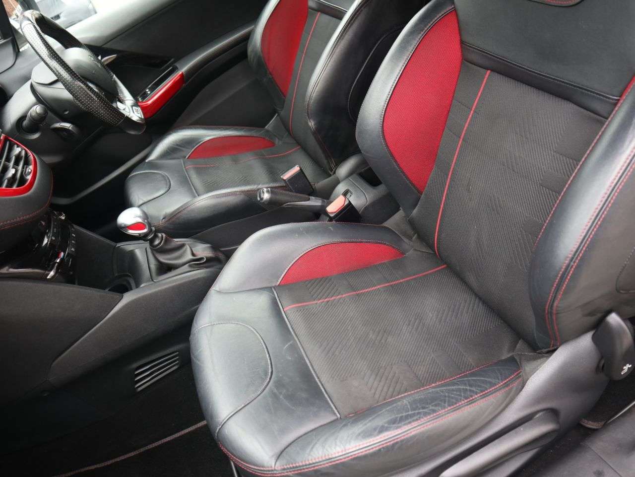 2015 PEUGEOT 208 2015 PEUGEOT 208