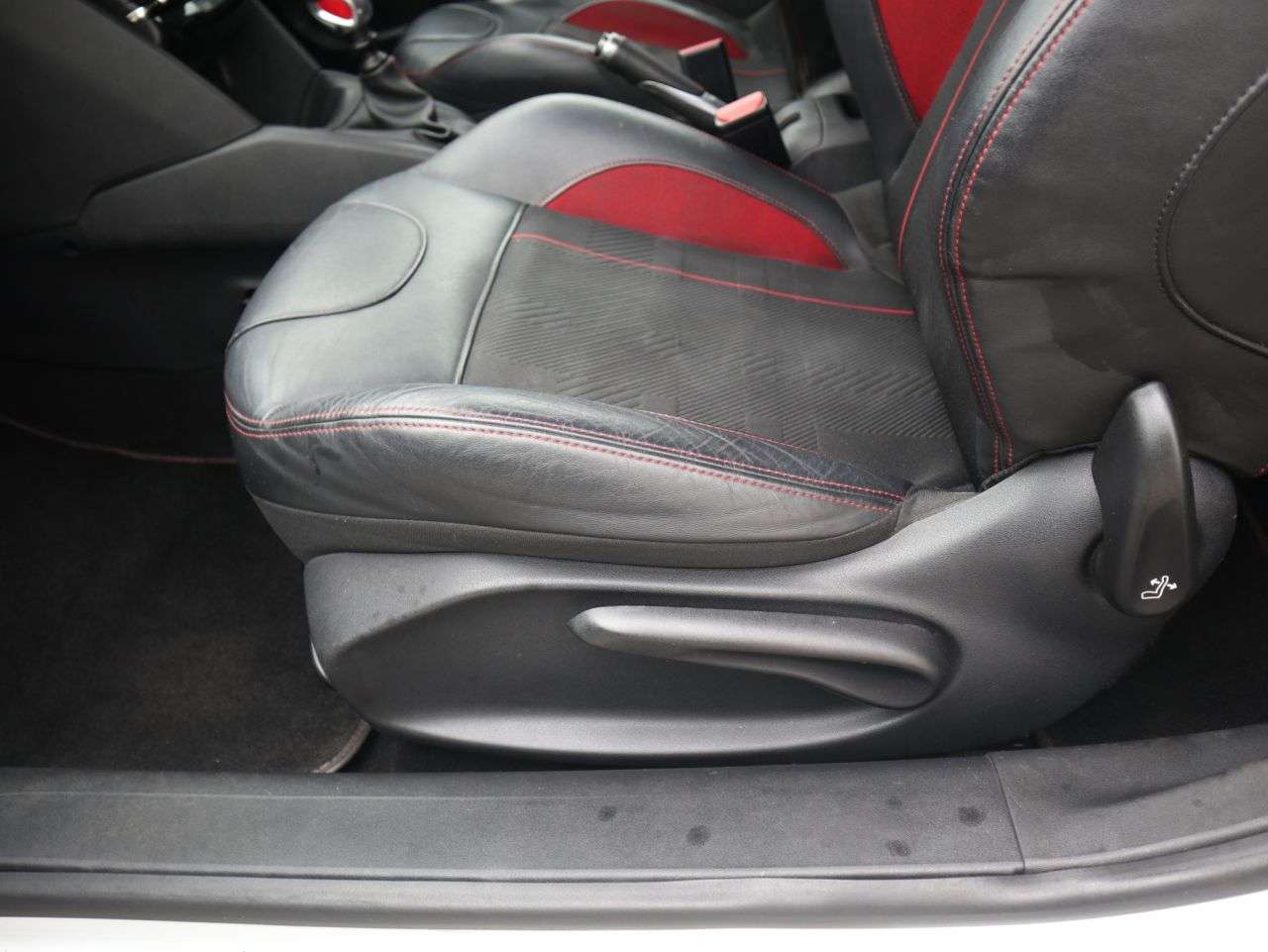 2015 PEUGEOT 208 2015 PEUGEOT 208