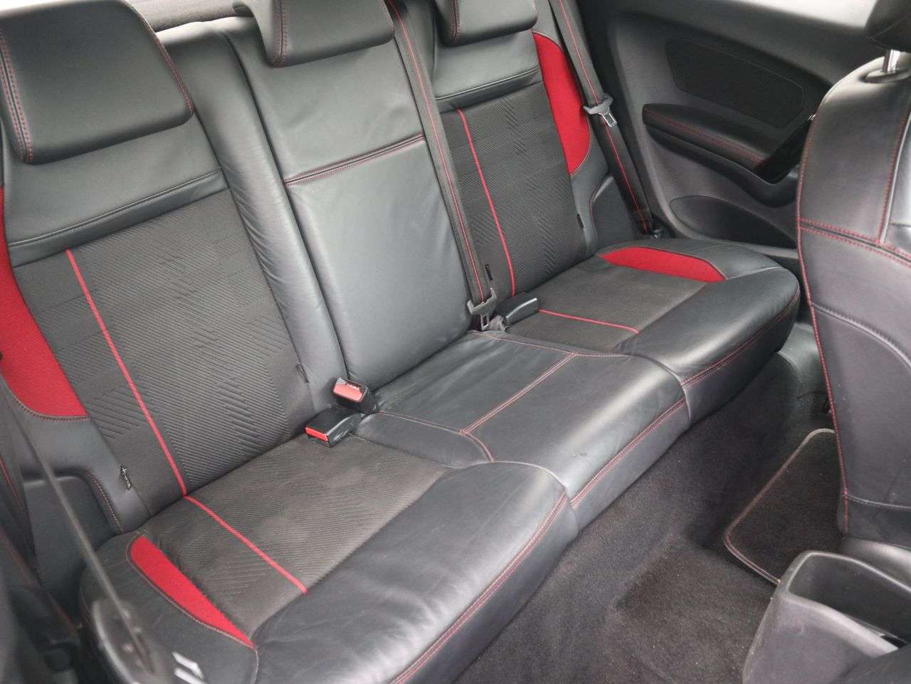 2015 PEUGEOT 208 2015 PEUGEOT 208