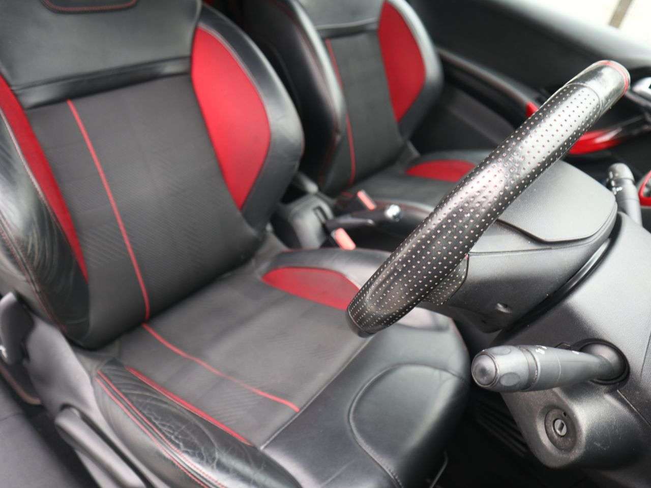 2015 PEUGEOT 208 2015 PEUGEOT 208
