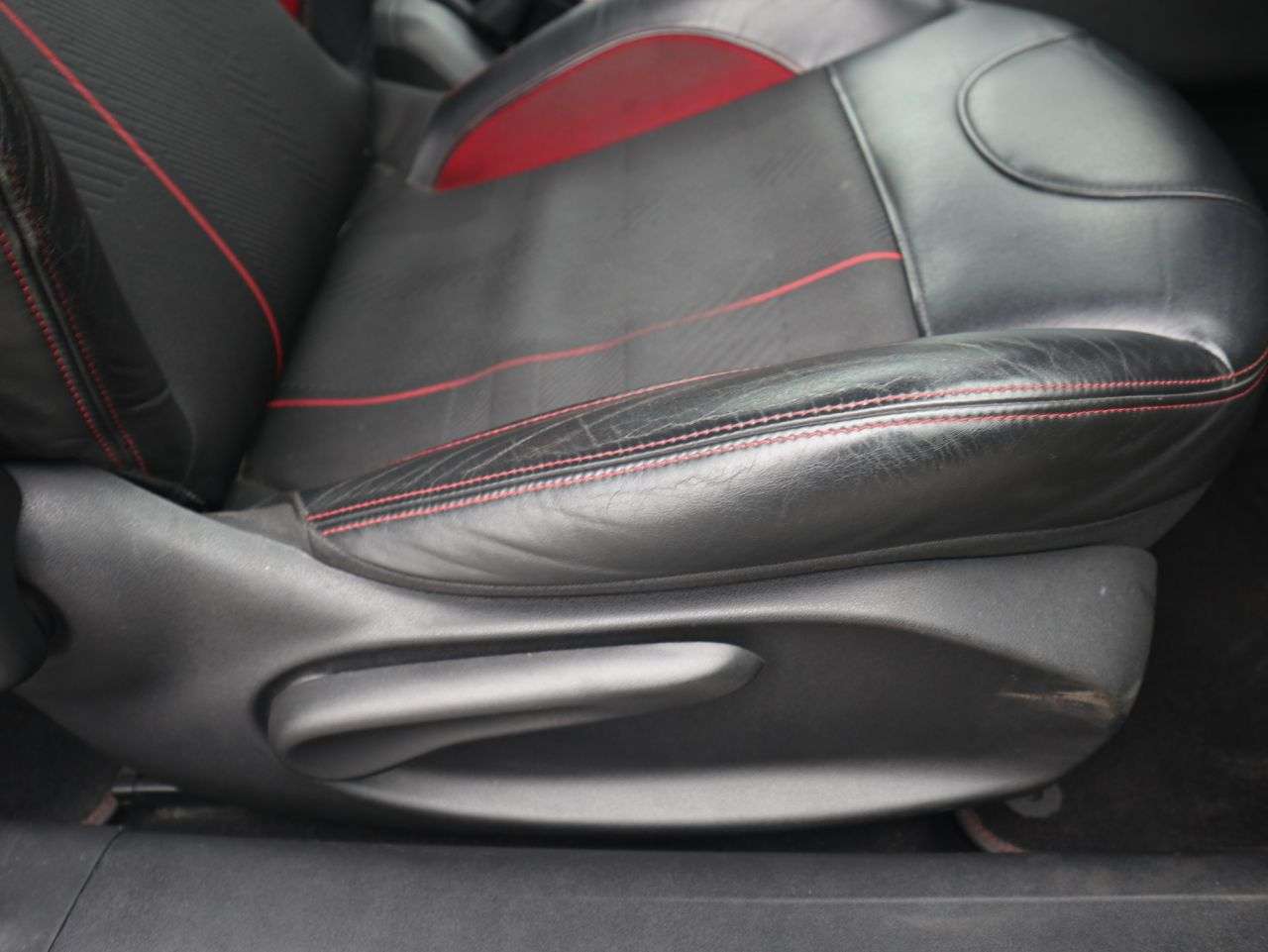 2015 PEUGEOT 208 2015 PEUGEOT 208