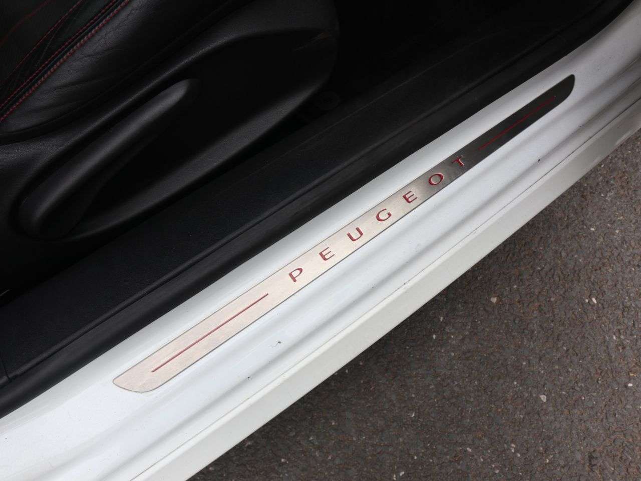 2015 PEUGEOT 208 2015 PEUGEOT 208