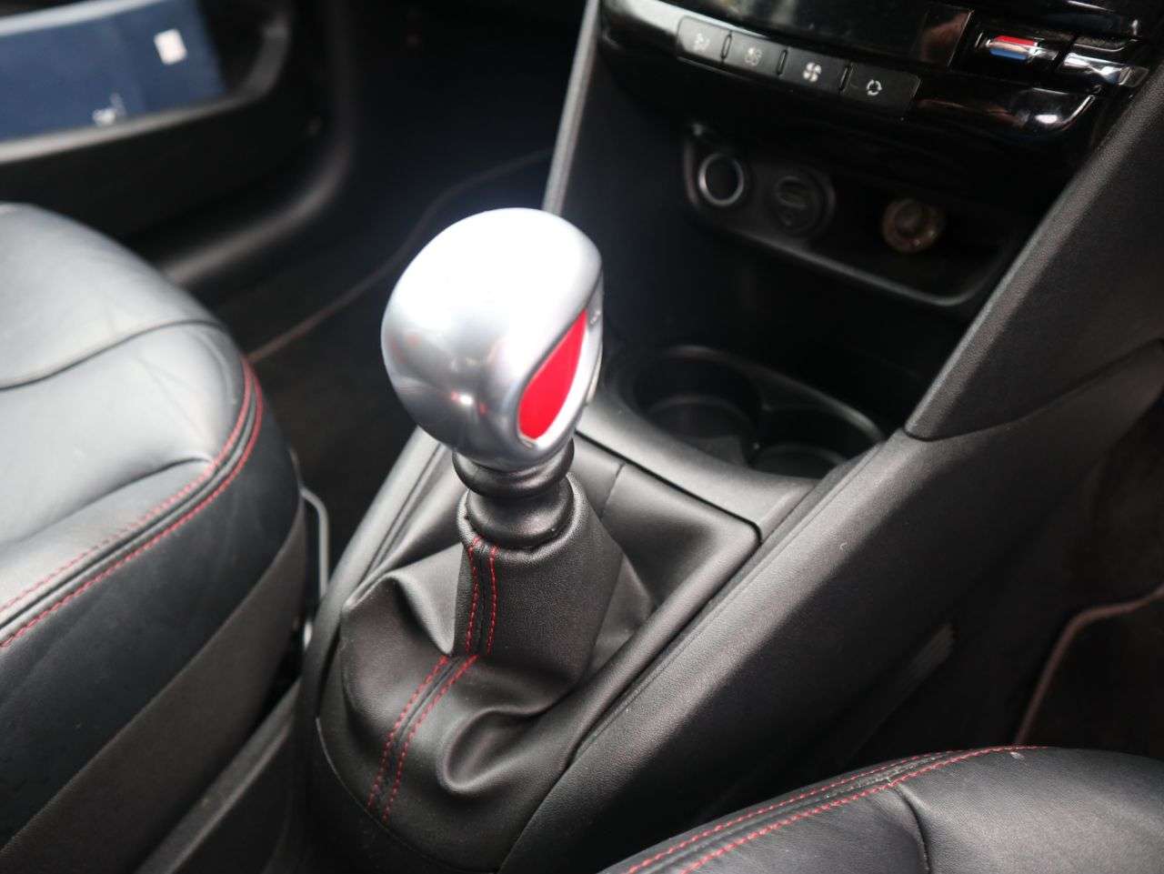 2015 PEUGEOT 208 2015 PEUGEOT 208