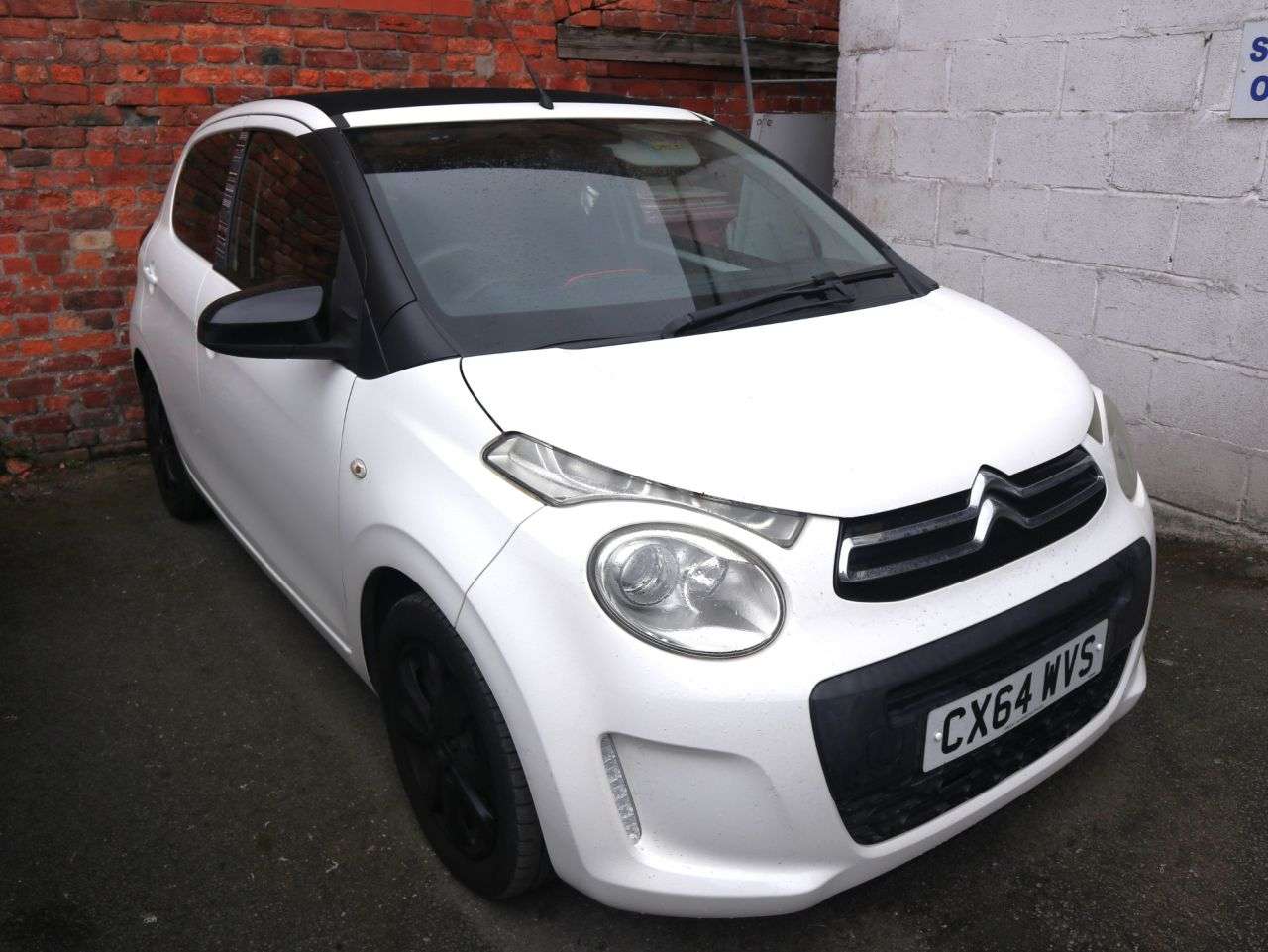A 2014 CITROEN C1 1.0 VTi Feel Edition Airscape 5dr Petrol Manual Euro 5 (68 ps) *2 YEAR WTY A 2014 CITROEN C1 1.0 VTi Feel Edition Airscape 5dr Petrol Manual Euro 5 (68 ps) *2 YEAR WTY