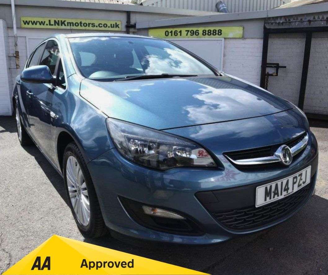 A 2014 VAUXHALL ASTRA 1.7 CDTi ecoFLEX Excite Hatchback 5dr Diesel Manual Euro 5 (110 ps) *2 YEAR A 2014 VAUXHALL ASTRA 1.7 CDTi ecoFLEX Excite Hatchback 5dr Diesel Manual Euro 5 (110 ps) *2 YEAR
