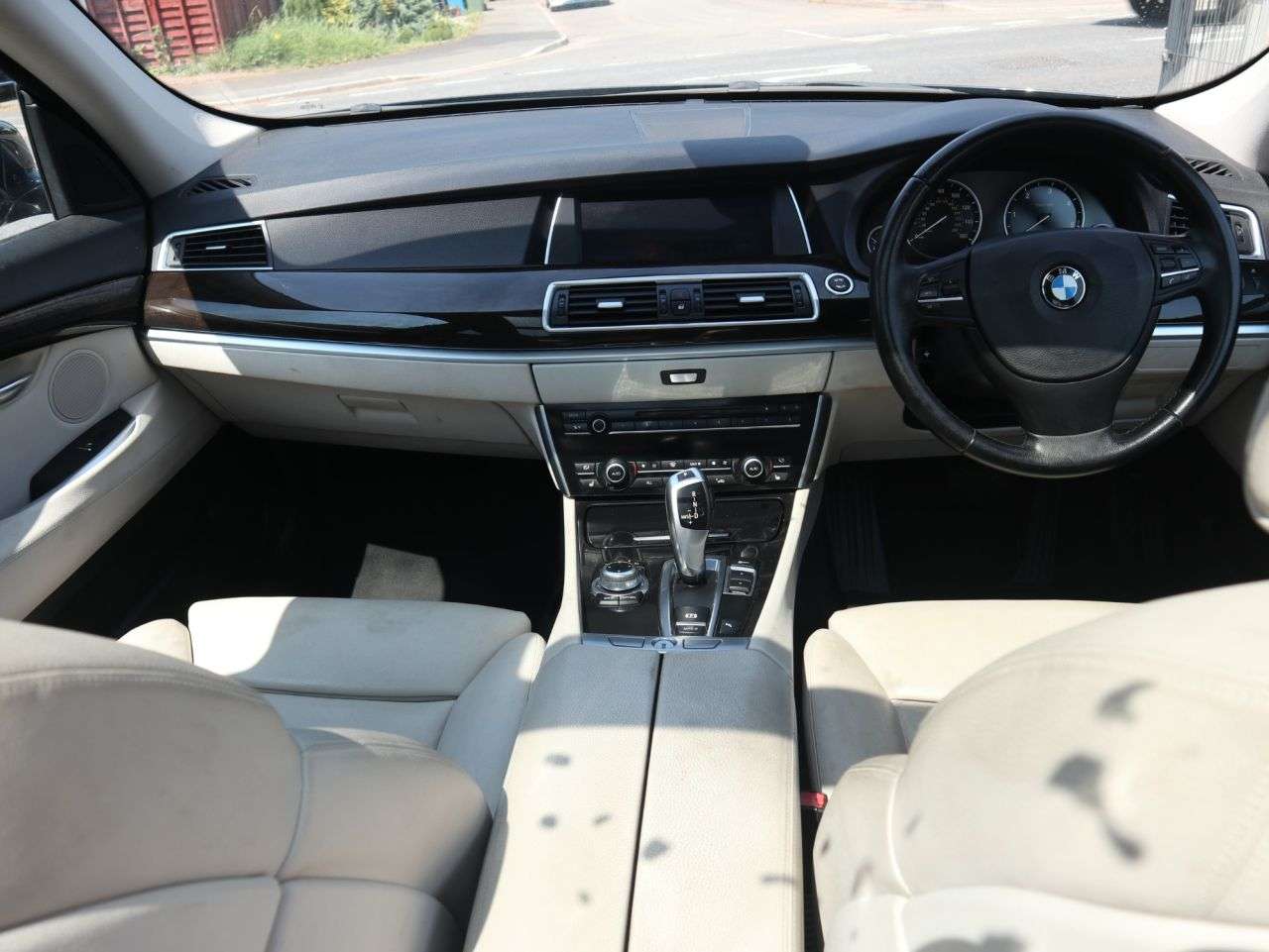 A 2010 BMW 5 SERIES GRAN TURISMO 3.0 535d Executive GT 5dr Diesel Steptronic Euro 5 (299 ps) *2 YEAR WTY FRO A 2010 BMW 5 SERIES GRAN TURISMO 3.0 535d Executive GT 5dr Diesel Steptronic Euro 5 (299 ps) *2 YEAR WTY FRO
