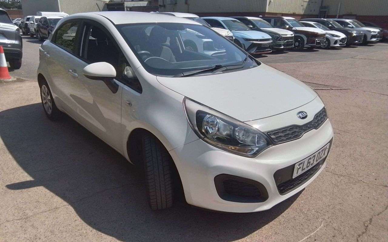 A 2013 KIA RIO 1.25 1 Hatchback 5dr Petrol Manual Euro 5 (84 bhp) *2 YEAR WTY FROM £99 + 1 A 2013 KIA RIO 1.25 1 Hatchback 5dr Petrol Manual Euro 5 (84 bhp) *2 YEAR WTY FROM £99 + 1