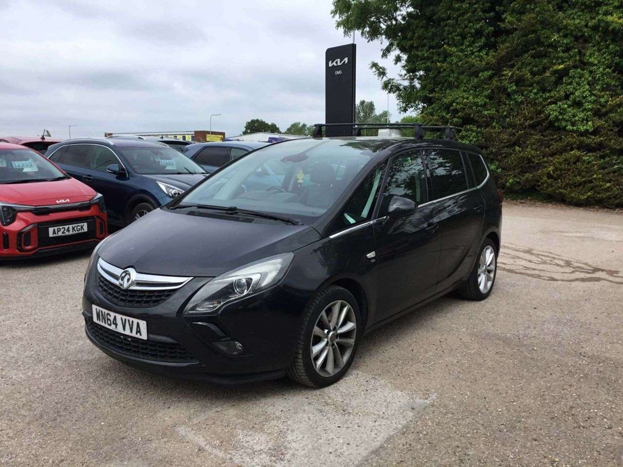 A 2015 VAUXHALL ZAFIRA TOURER 2.0 CDTi Elite MPV 5dr Diesel Manual Euro 5 (165 ps) *2 YEAR WTY FROM £99 + A 2015 VAUXHALL ZAFIRA TOURER 2.0 CDTi Elite MPV 5dr Diesel Manual Euro 5 (165 ps) *2 YEAR WTY FROM £99 +