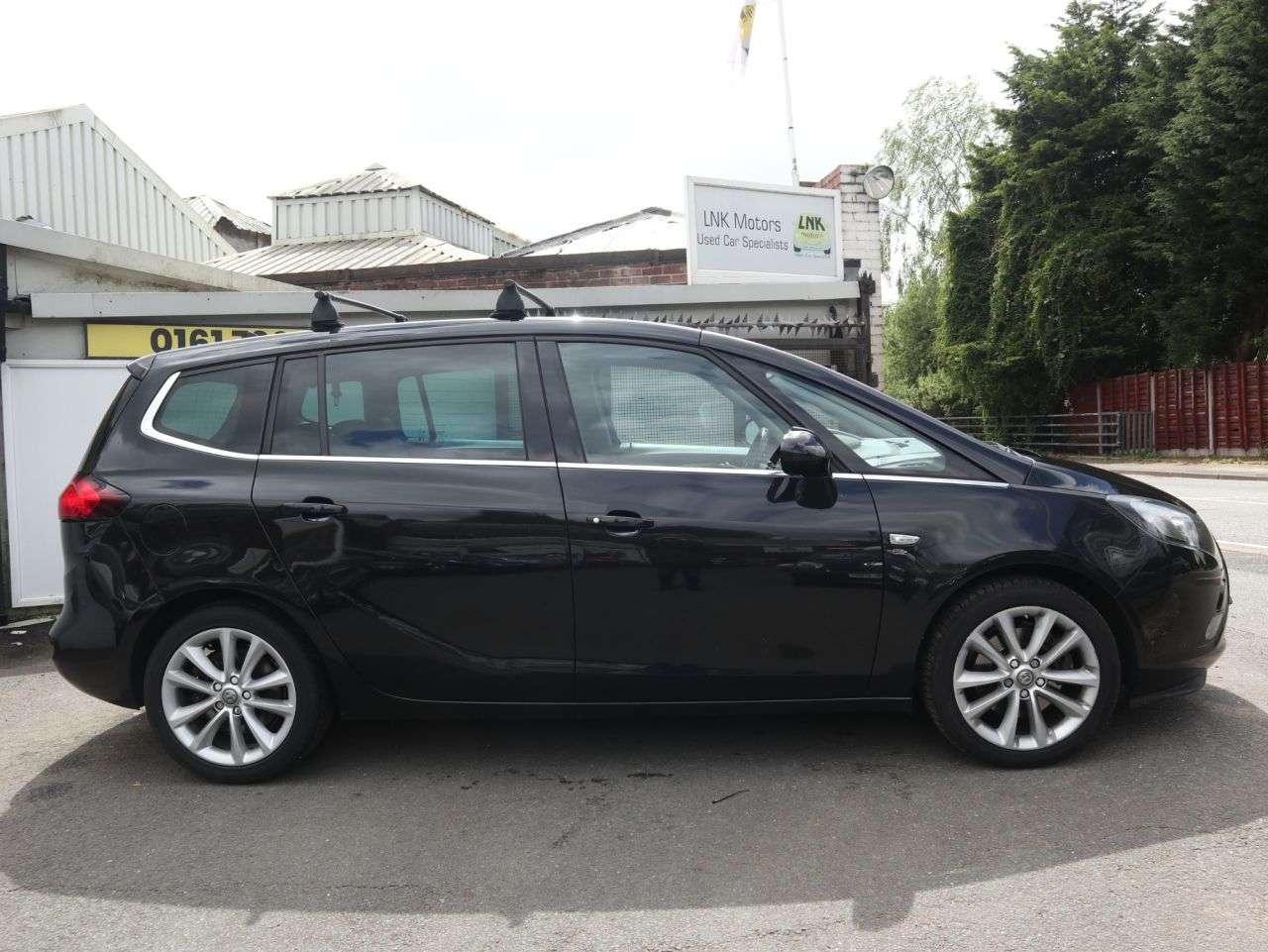 A 2015 VAUXHALL ZAFIRA TOURER 2.0 CDTi Elite MPV 5dr Diesel Manual Euro 5 (165 ps) *2 YEAR WTY FROM £99 + A 2015 VAUXHALL ZAFIRA TOURER 2.0 CDTi Elite MPV 5dr Diesel Manual Euro 5 (165 ps) *2 YEAR WTY FROM £99 +