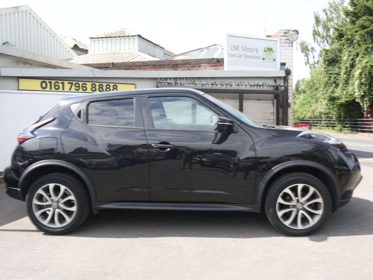 A 2016 NISSAN JUKE 1.5 dCi Tekna SUV 5dr Diesel Manual Euro 6 (s/s) (110 ps) *2 YEAR WTY FROM A 2016 NISSAN JUKE 1.5 dCi Tekna SUV 5dr Diesel Manual Euro 6 (s/s) (110 ps) *2 YEAR WTY FROM