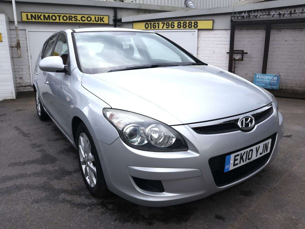 A 2010 HYUNDAI I30 1.6 Comfort Hatchback 5dr Petrol Manual Euro 4 (124 bhp) *2 YEAR WTY FROM £ A 2010 HYUNDAI I30 1.6 Comfort Hatchback 5dr Petrol Manual Euro 4 (124 bhp) *2 YEAR WTY FROM £