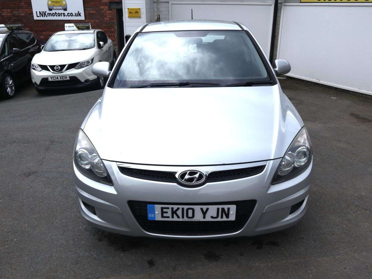 A 2010 HYUNDAI I30 1.6 Comfort Hatchback 5dr Petrol Manual Euro 4 (124 bhp) *2 YEAR WTY FROM £ A 2010 HYUNDAI I30 1.6 Comfort Hatchback 5dr Petrol Manual Euro 4 (124 bhp) *2 YEAR WTY FROM £