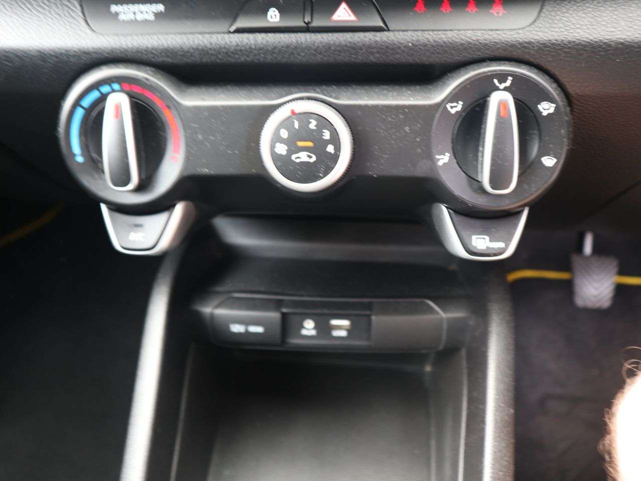 2018 KIA STONIC 2018 KIA STONIC
