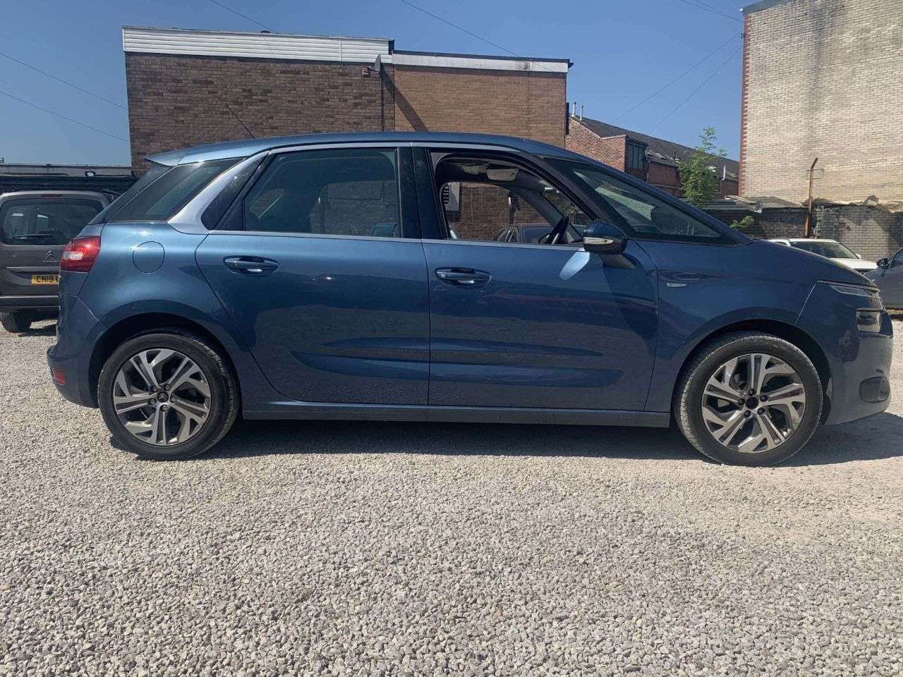 A 2016 CITROEN C4 PICASSO 1.6 BlueHDi Exclusive MPV 5dr Diesel Manual Euro 6 (s/s) (120 ps) * 2 YEAR A 2016 CITROEN C4 PICASSO 1.6 BlueHDi Exclusive MPV 5dr Diesel Manual Euro 6 (s/s) (120 ps) * 2 YEAR
