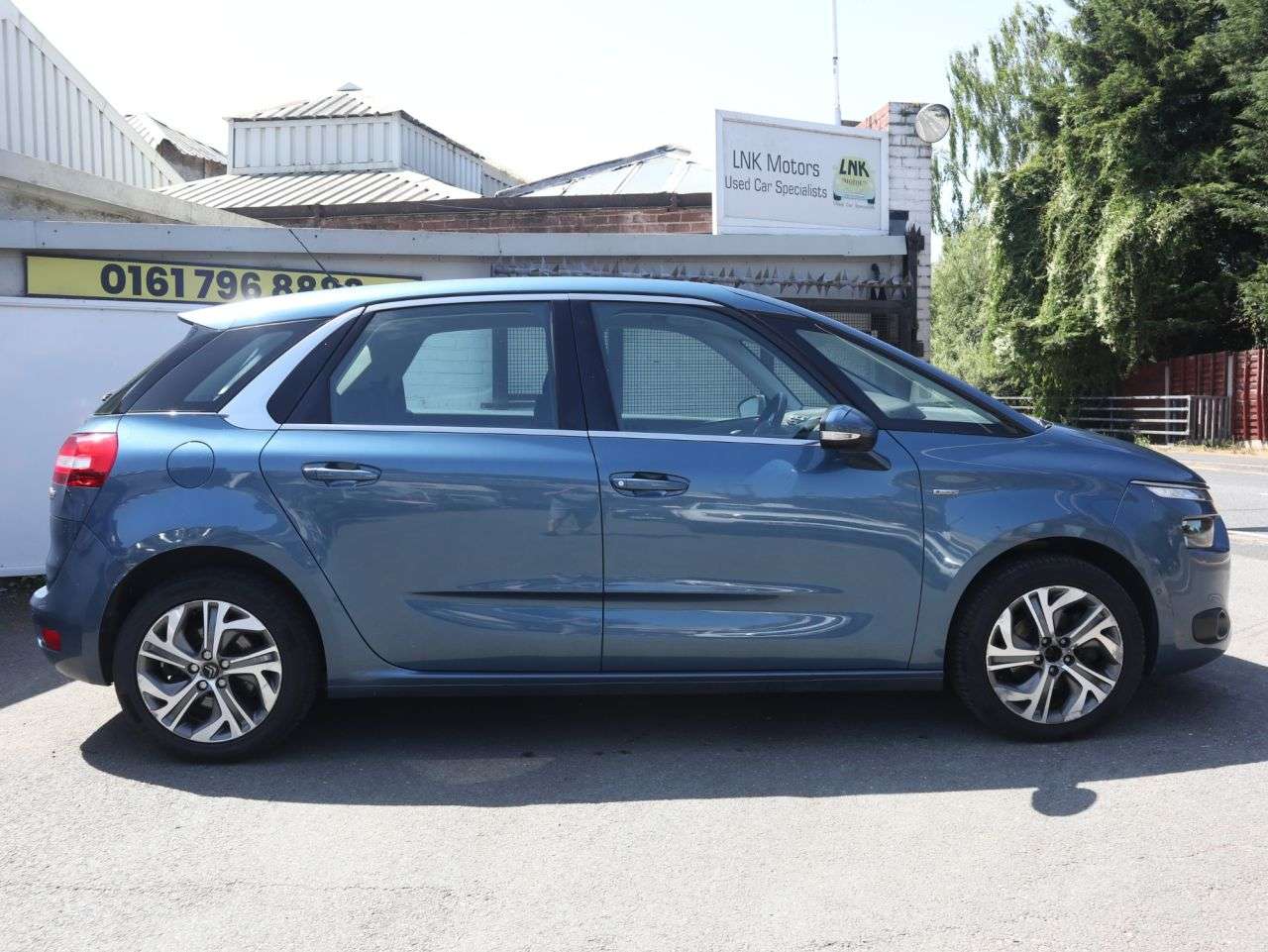 A 2016 CITROEN C4 PICASSO 1.6 BlueHDi Exclusive MPV 5dr Diesel Manual Euro 6 (s/s) (120 ps) * 2 YEAR A 2016 CITROEN C4 PICASSO 1.6 BlueHDi Exclusive MPV 5dr Diesel Manual Euro 6 (s/s) (120 ps) * 2 YEAR