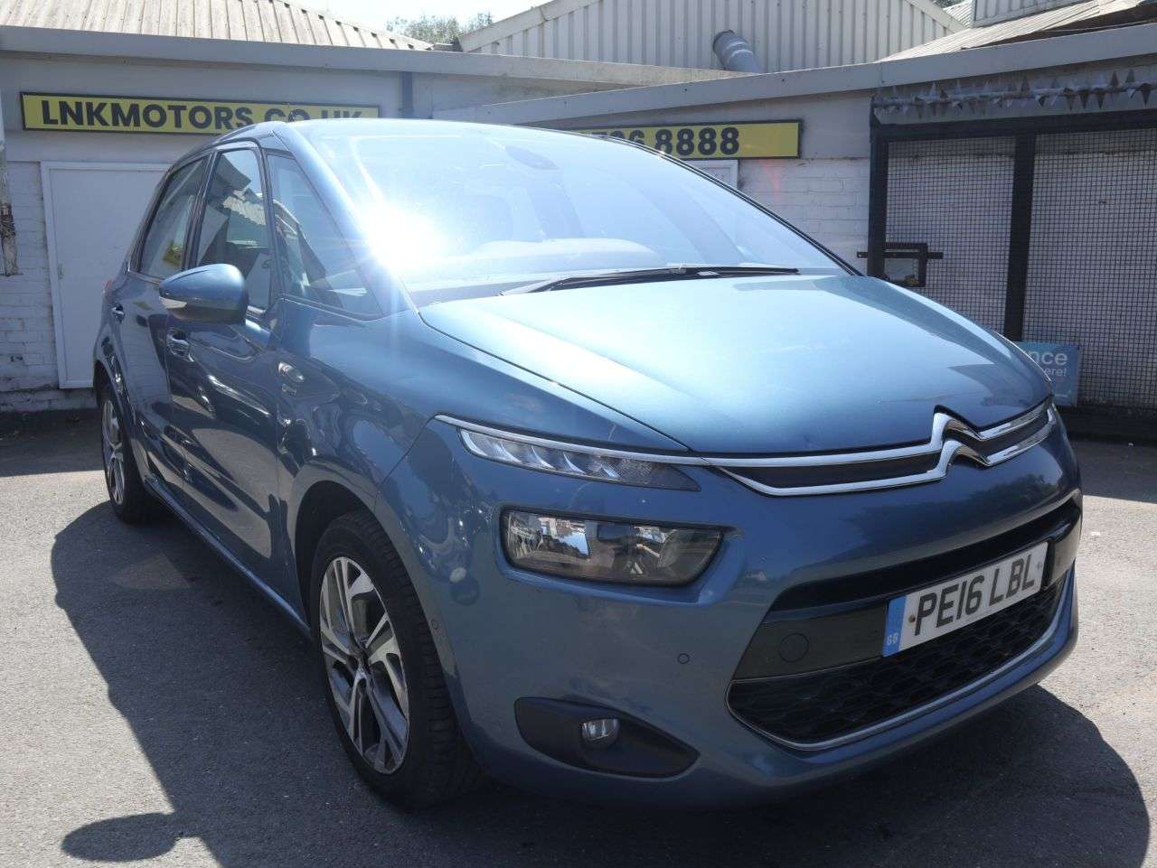 A 2016 CITROEN C4 PICASSO 1.6 BlueHDi Exclusive MPV 5dr Diesel Manual Euro 6 (s/s) (120 ps) * 2 YEAR A 2016 CITROEN C4 PICASSO 1.6 BlueHDi Exclusive MPV 5dr Diesel Manual Euro 6 (s/s) (120 ps) * 2 YEAR